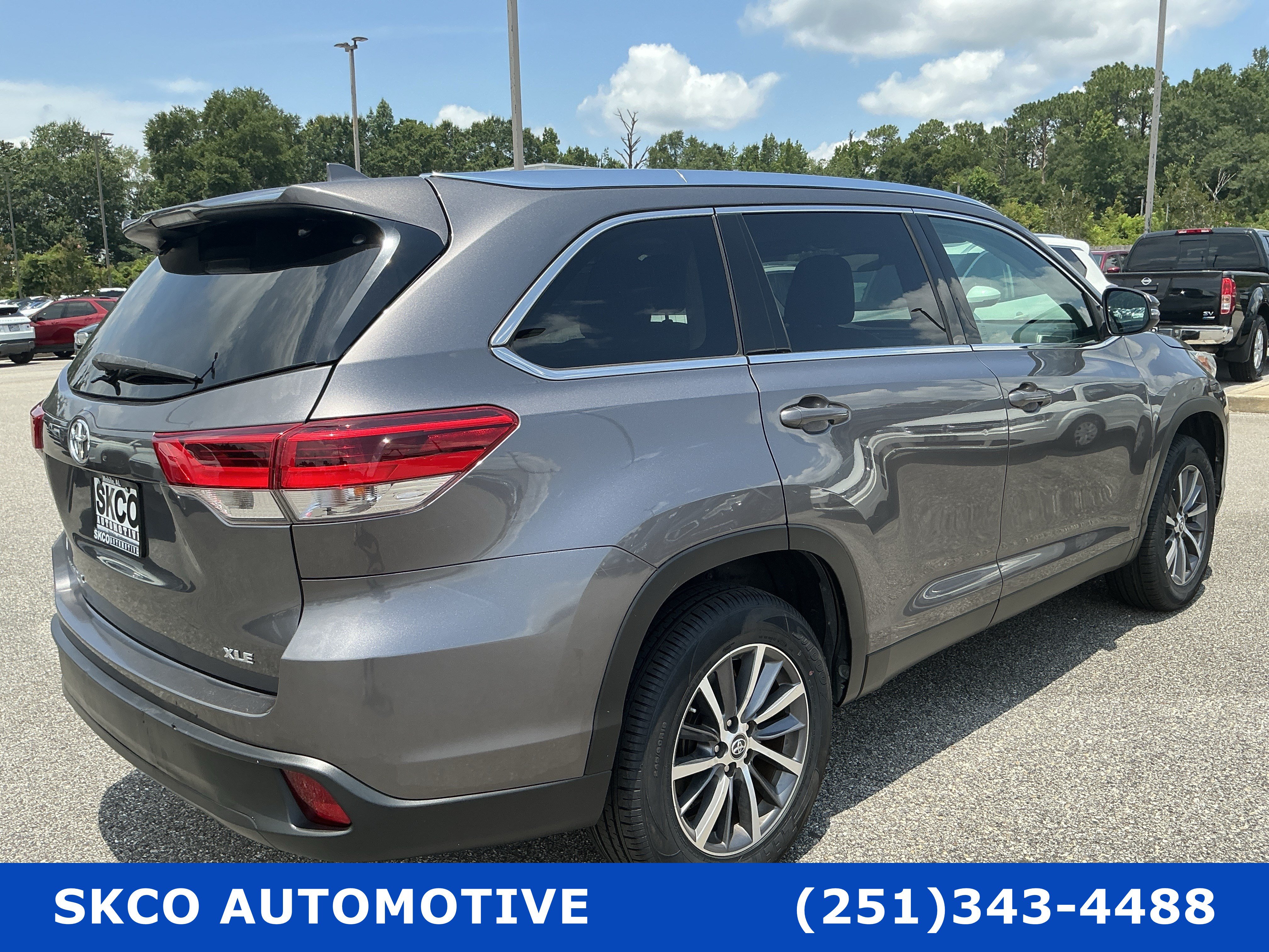Used 2019 Toyota Highlander XLE FWD image 5