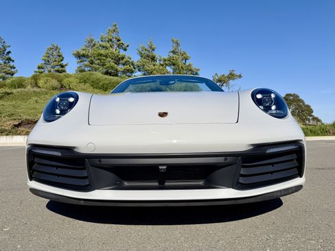 Used 2022 Porsche 911 Carrera image 7