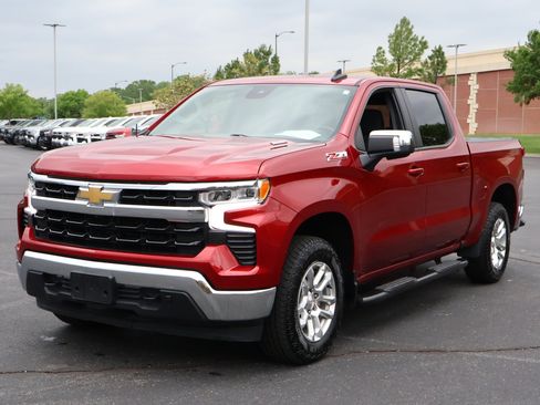 Used 2023 Chevrolet Silverado 1500 LT AWD/4WD image 31