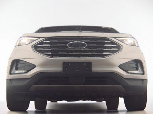 Used 2019 Ford Edge Titanium w/ Cold Weather Package AWD/4WD image 3