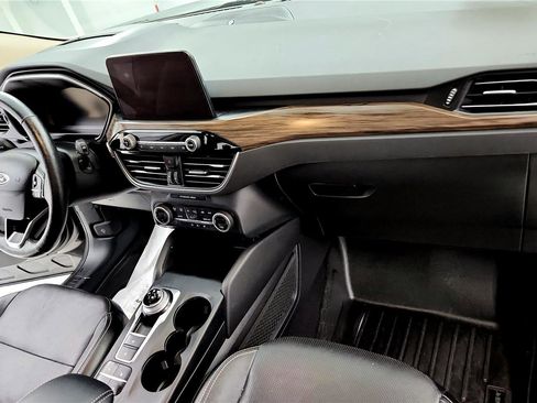 Used 2020 Ford Escape Titanium image 16