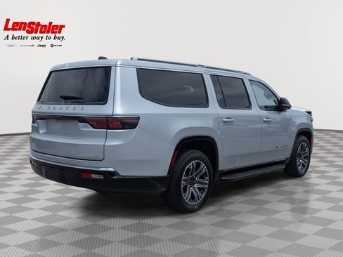 Used 2024 Jeep Wagoneer L Series II w/ Flexible Seating Group image 5
