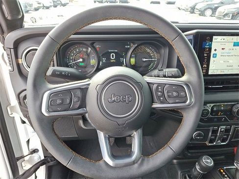 Used 2024 Jeep Wrangler Unlimited Sahara w/ Technology Group image 15