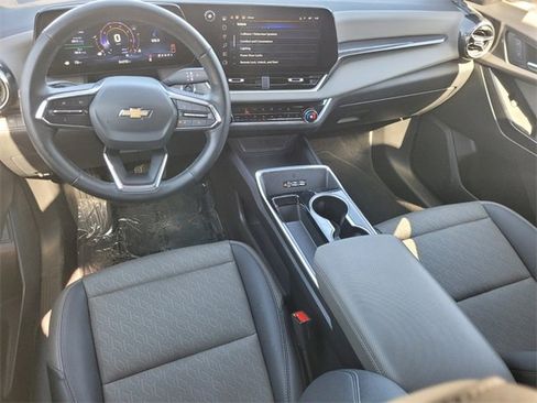 Used 2025 Chevrolet Equinox LT w/ Convenience Package II image 9