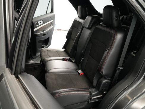 Used 2019 Ford Explorer XLT w/ Equipment Group 202A AWD/4WD image 49