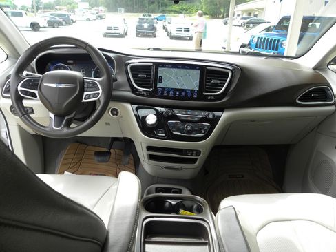 Used 2018 Chrysler Pacifica Touring-L w/ Advanced Safetytec Group FWD image 14