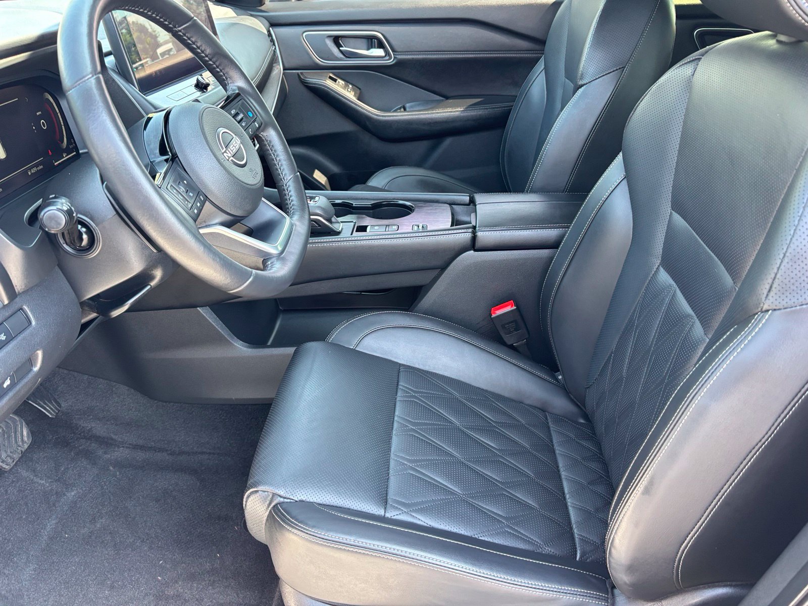Used 2024 Nissan Rogue Platinum w/ Platinum Premium Package FWD image 14