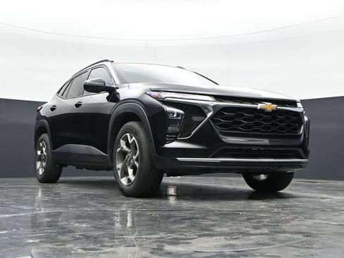 Used 2025 Chevrolet Trax LT w/ LT Convenience Package FWD image 36