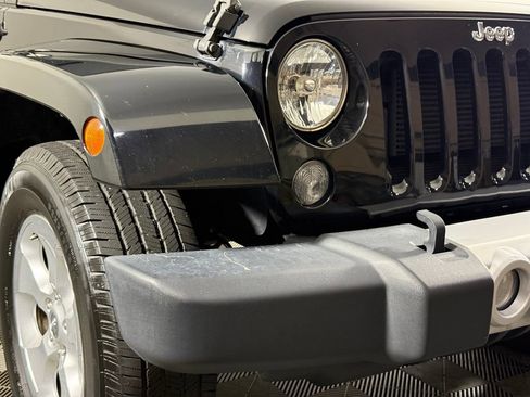 Used 2015 Jeep Wrangler Sahara w/ Connectivity Group AWD/4WD image 10
