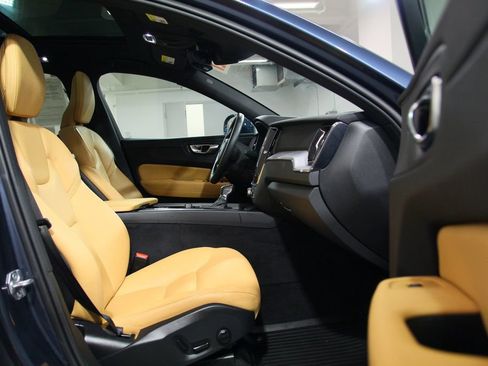 Used 2020 Volvo XC60 T5 Momentum w/ Protection Package Premier AWD/4WD image 21