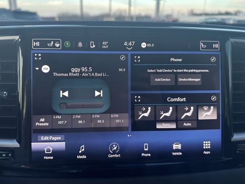 Used 2024 Chrysler Pacifica Touring-L image 27