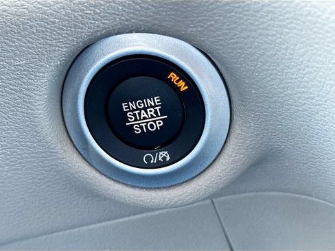 Used 2024 Chrysler Pacifica Touring-L FWD image 36