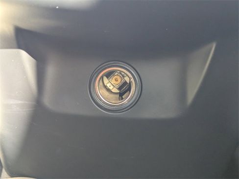 Used 2018 Volvo XC60 T6 Momentum w/ Convenience Package image 15