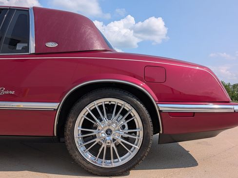 Used 1990 Buick Riviera Coupe FWD image 34