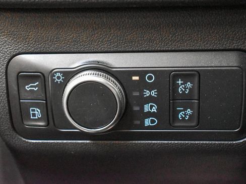 Used 2022 Ford Escape SE w/ SE Sport Appearance Package image 18