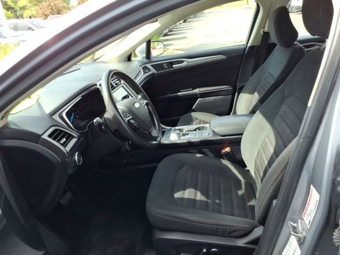 Used 2020 Ford Fusion SE FWD image 14