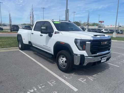 Used 2025 GMC Sierra 3500 Pro w/ 1SA Pro Safety Plus Package AWD/4WD image 7