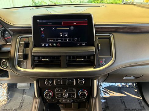 Used 2021 Chevrolet Suburban Z71 w/ Z71 Signature Package AWD/4WD image 24