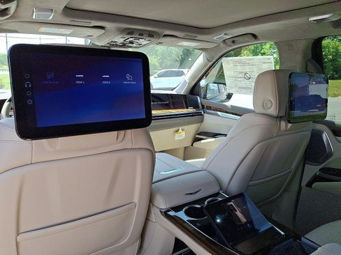 New 2026 Cadillac Escalade ESV Platinum Sport AWD/4WD image 23