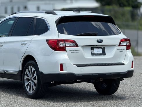 Used 2017 Subaru Outback 3.6R Touring AWD/4WD image 16