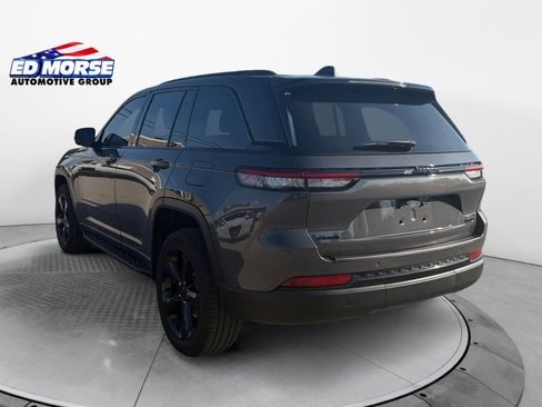 Used 2024 Jeep Grand Cherokee Limited w/ Black Appearance Package AWD/4WD image 3
