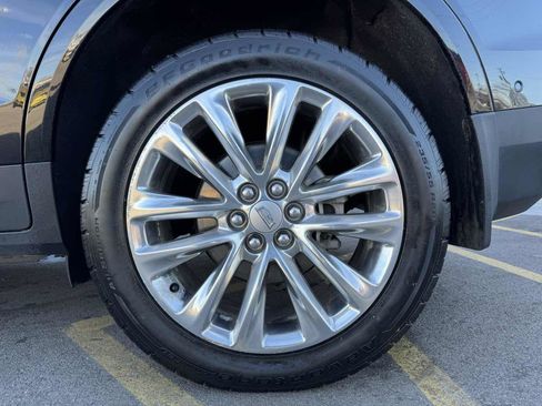 Used 2018 Cadillac XT5 Platinum w/ Driver Assist Package image 9