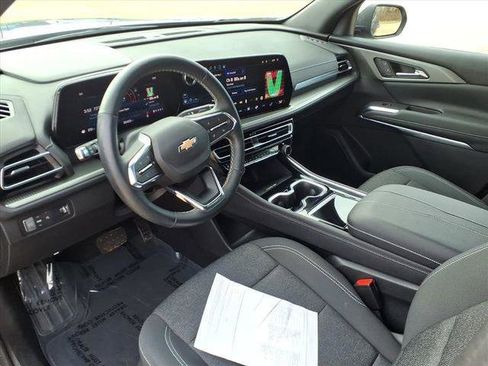 Used 2024 Chevrolet Traverse LT image 19