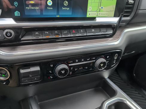 Used 2024 Chevrolet Silverado 1500 LTZ w/ LTZ Premium Package AWD/4WD image 19