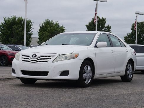 Used 2010 Toyota Camry FWD image 3