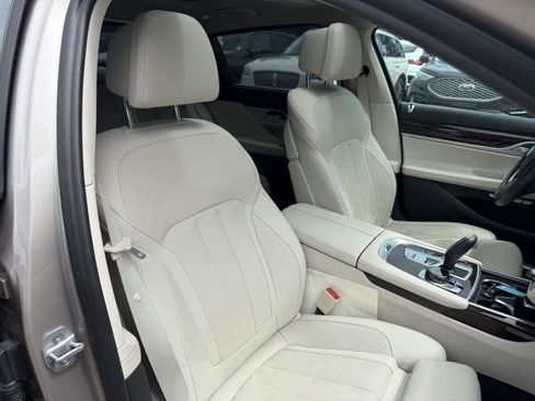 Used 2018 BMW 740i RWD image 29
