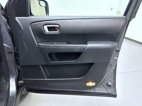 Used 2011 Honda Pilot Touring image 16