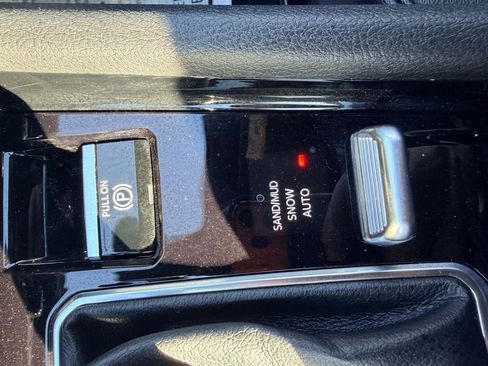 Used 2025 Jeep Compass Limited image 27