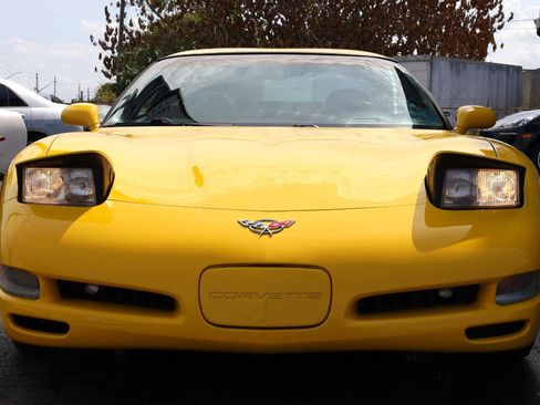 Used 2004 Chevrolet Corvette Coupe w/ Roof Package image 2