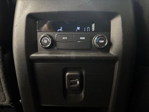 Used 2023 Chevrolet Traverse LT FWD image 24