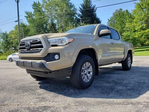 Used 2018 Toyota Tacoma SR5 AWD/4WD image 3