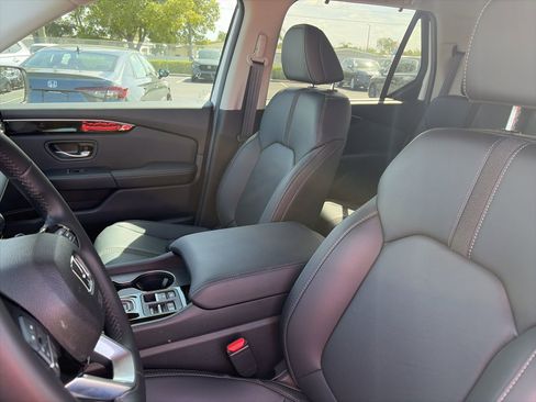 Used 2025 Honda Pilot EX-L image 12