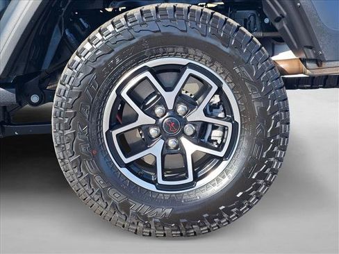 Used 2026 Jeep Gladiator Rubicon w/ Steel Power Dome Hood Package AWD/4WD image 26