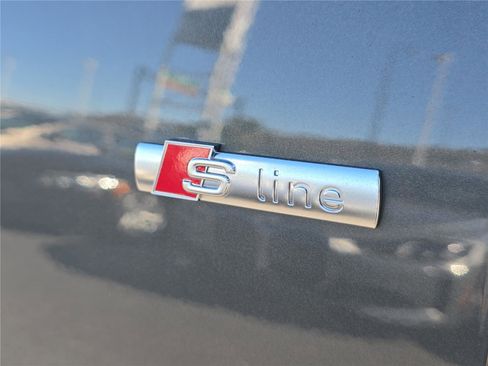 Used 2023 Audi Q3 2.0T Premium Plus w/ Premium Plus Package image 9