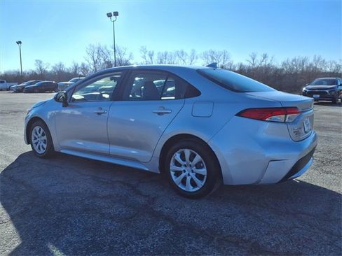 Used 2022 Toyota Corolla LE image 32