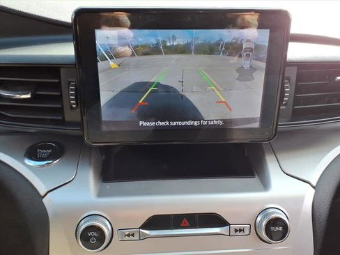 Used 2022 Ford Explorer XLT image 16