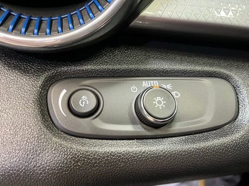 Used 2025 Chevrolet Trax LT image 14