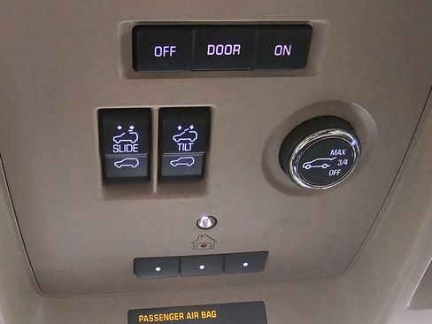 Used 2018 Chevrolet Suburban LT image 50