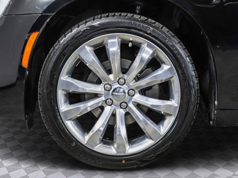 Used 2019 Chrysler 300 Touring L w/ Quick Order Package 22F image 34