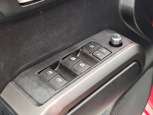 Used 2017 Toyota Tacoma TRD Off-Road image 17