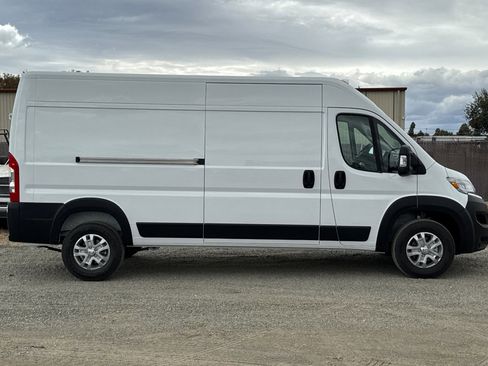 New 2026 RAM ProMaster 2500 w/ Quick Order Package 22G SLT image 2
