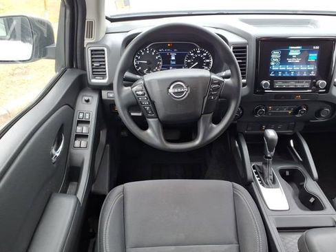 Used 2022 Nissan Frontier SV w/ Technology Package image 11