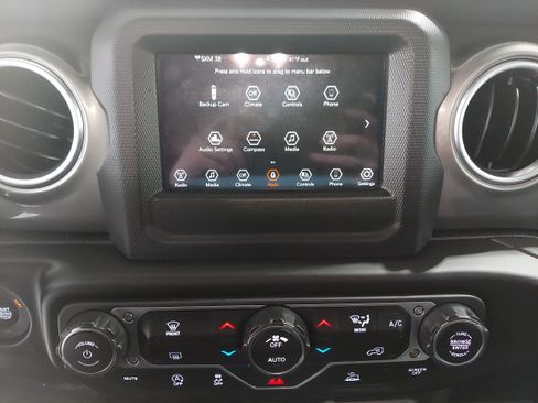 Used 2021 Jeep Wrangler Unlimited Sahara image 12