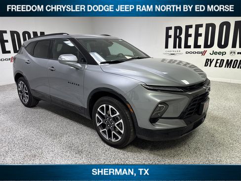 Used 2025 Chevrolet Blazer RS FWD image 3