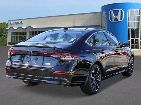Used 2024 Honda Accord Touring image 4