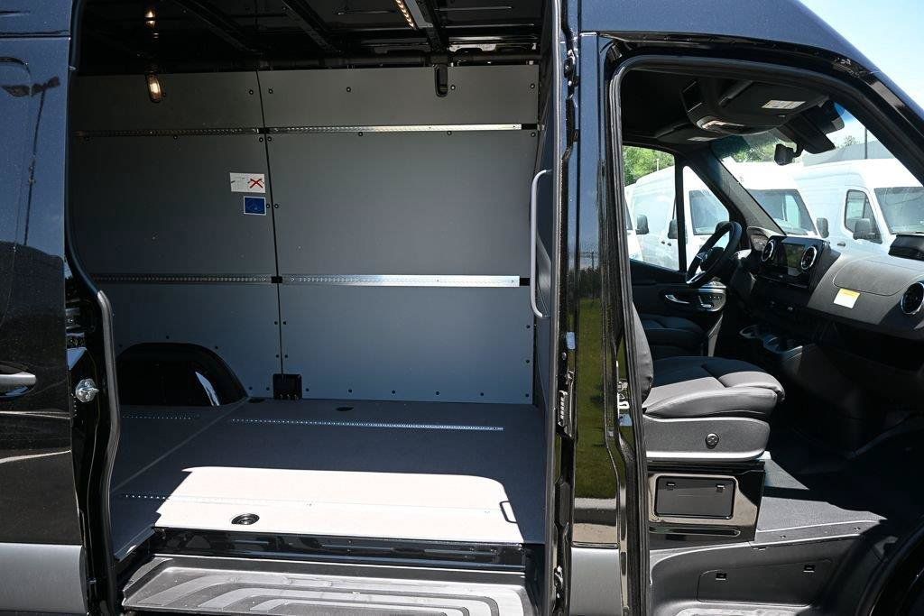 Used 2026 Mercedes-Benz Sprinter 2500 image 23